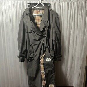 Charles Klein trench coat with plaid lining size 46R